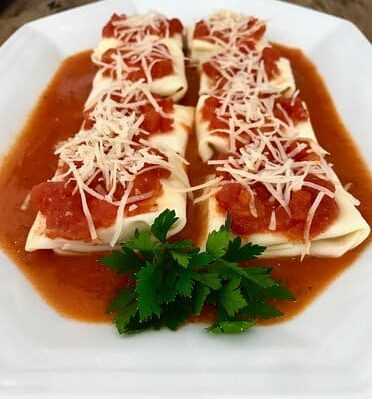 Sofióli com molho ao sugo