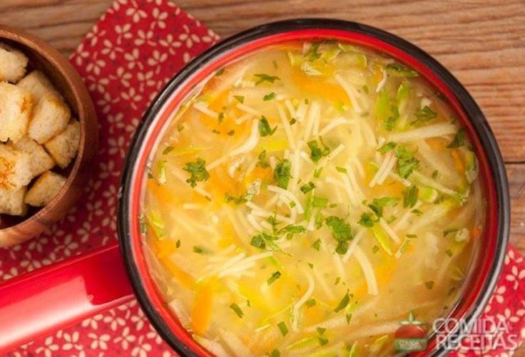 sopa-de-frango-com-fidelini