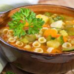 sopa de carne com conchinhas