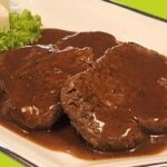 Molho madeira sobre filés de carne