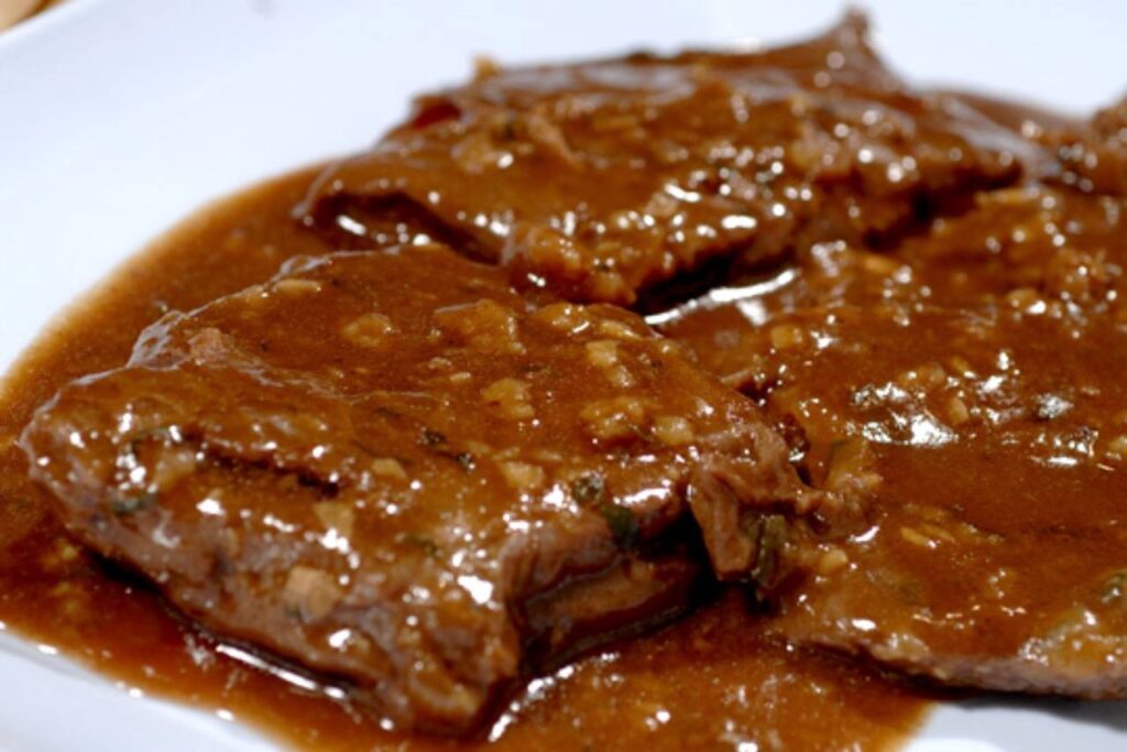 molho madeira sobre filés de carne