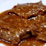 molho madeira sobre filés de carne