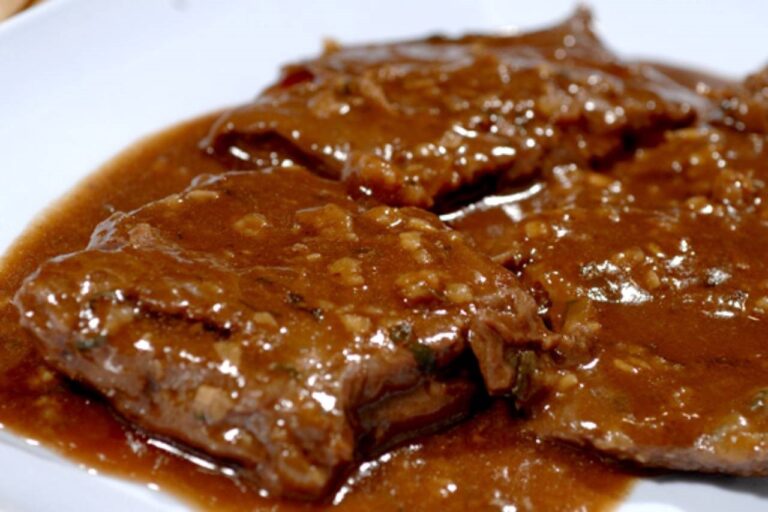 molho madeira sobre filés de carne